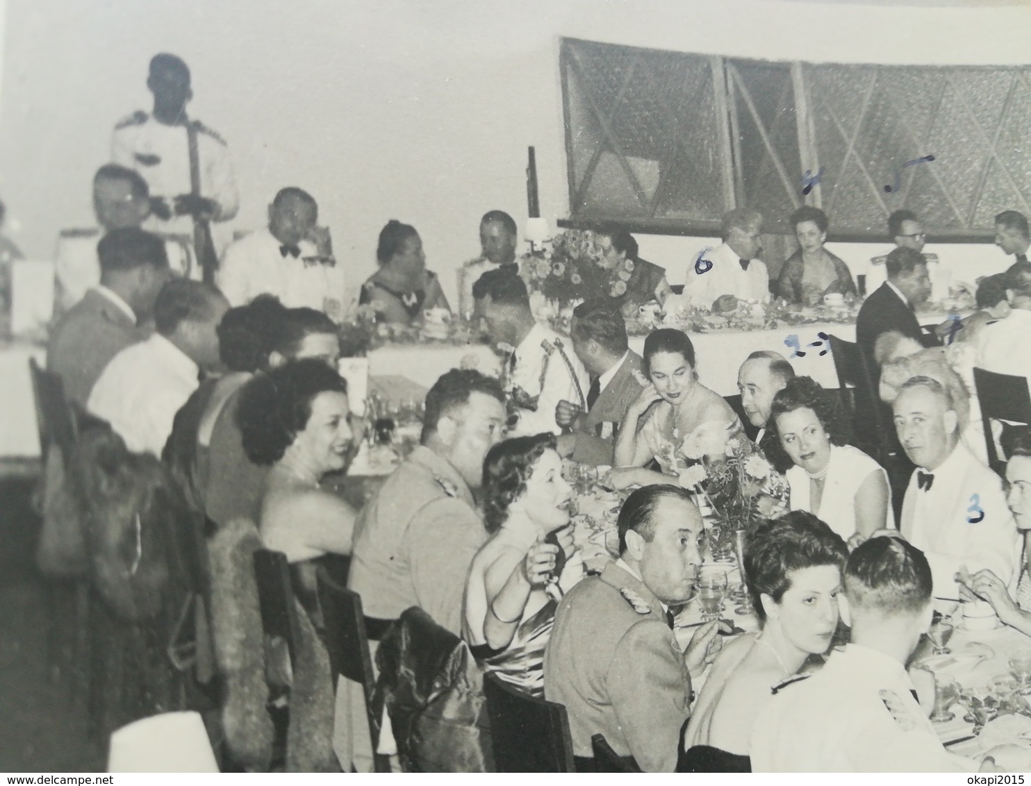 BANQUET DES OFFICIERS  CONGO BELGE COLONIE BELGIQUE PHOTO + 6 AUTRES PHOTOS + 1 CARTE POSTALE ( CARTE - PHOTO) - Guerre, Militaire