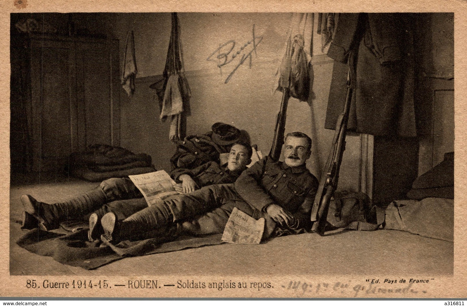 ROUEN  SOLDATS ANGLAIS AU REPOS - Rouen