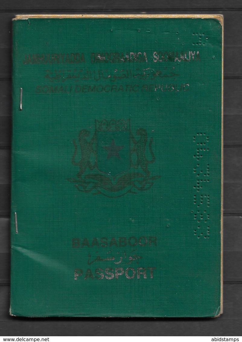 SOMALIA  USED EXPIRED PASSPORT U.K AND PAKISTAN VISA ON PASSPORT - Somalia (1960-...)