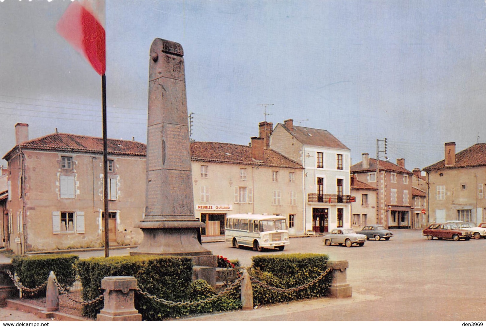 Bussière-Poitevine - La Place - Monument Aux Morts - Autobus - Meubles Guillard - Bussiere Poitevine