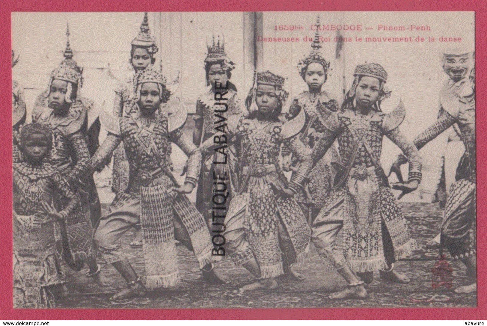 ASIE---CAMBODGE--PHNOM-PENH---Danseuses Du Roi Dans Le Mouvement De La Danse--beau Plan--animé - Cambodia