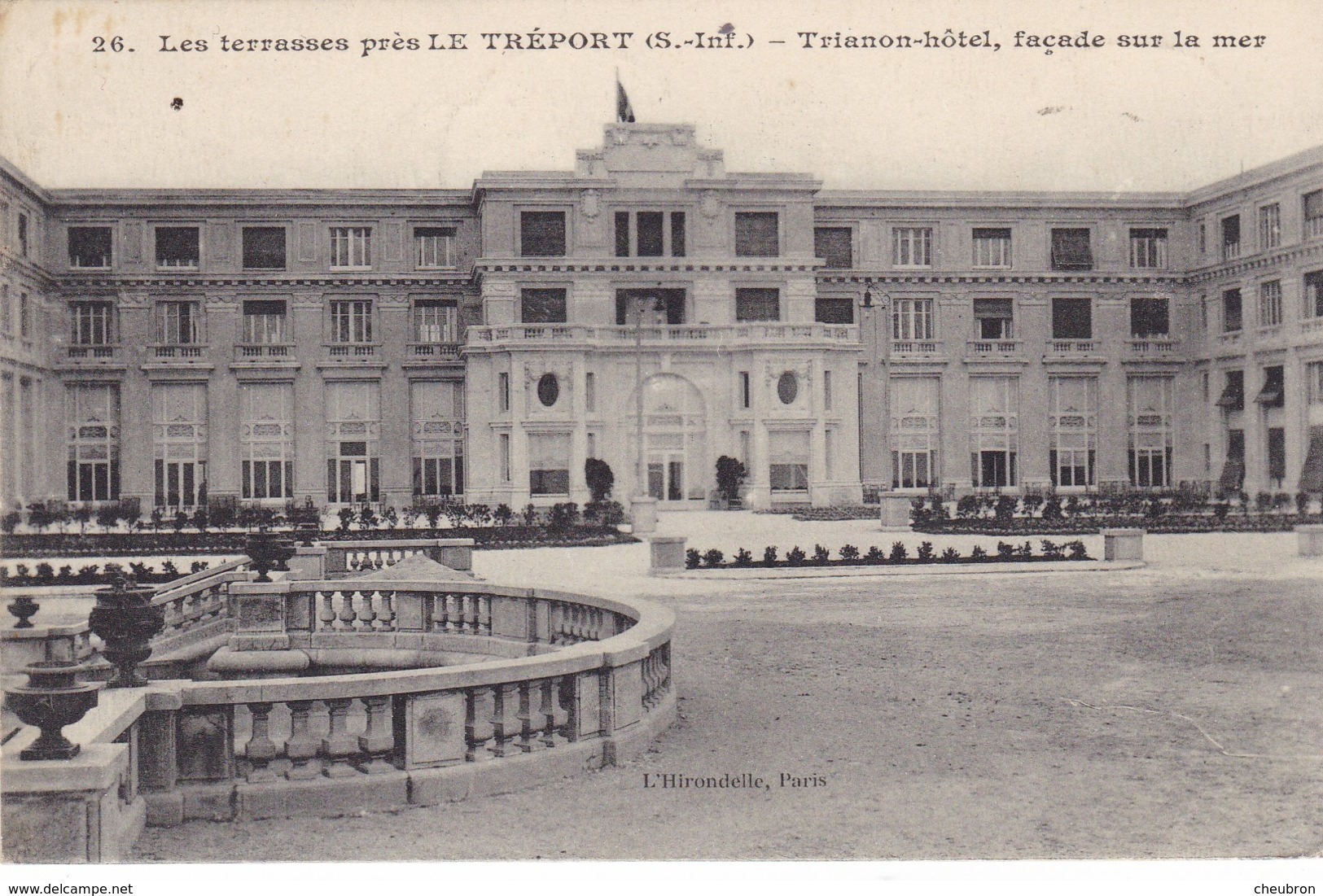 76. LE TREPORT. CPA. LES TERRASSES. 2 CARTES DU " TRIANON HOTEL ". ANNÉES 1913 ET 1915 - Le Treport