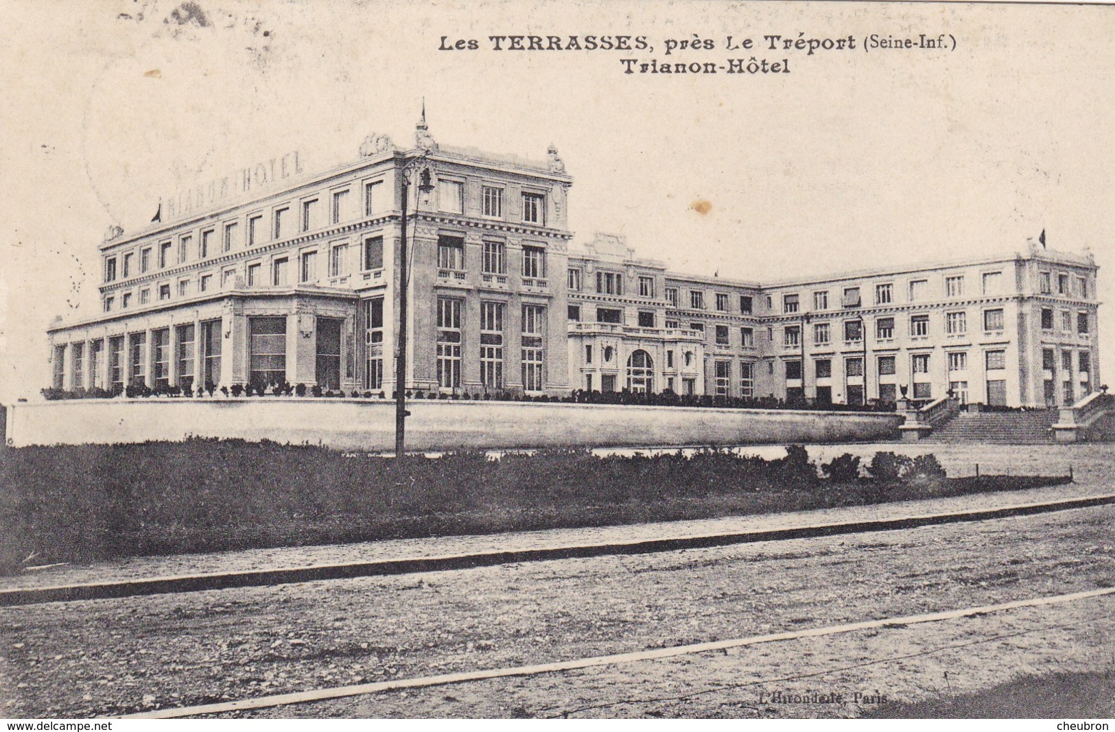 76. LE TREPORT. CPA. LES TERRASSES. 2 CARTES DU " TRIANON HOTEL ". ANNÉES 1913 ET 1915 - Le Treport