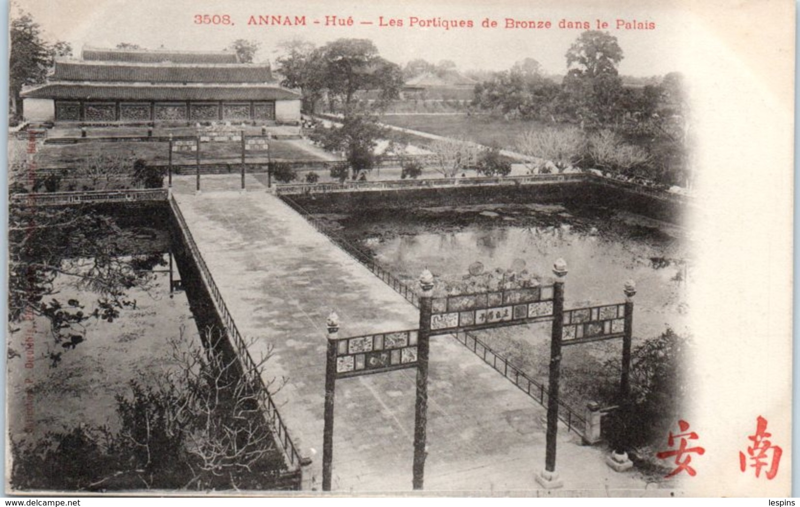 ASIE - VIÊT NAM -- ANNAM - Hué - Les Portiques De Bronze - Vietnam