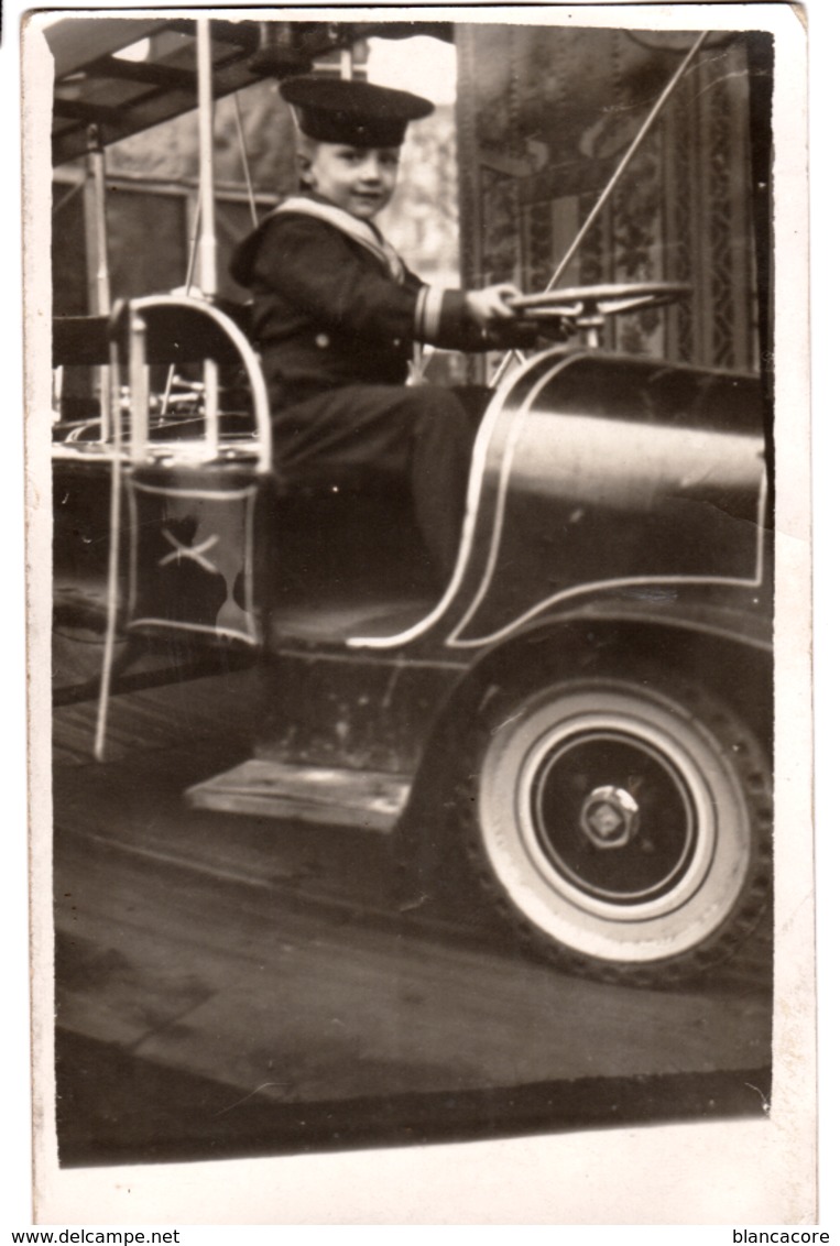 Enfant Sur Carrousel Manège  Carte Photo - Autres & Non Classés