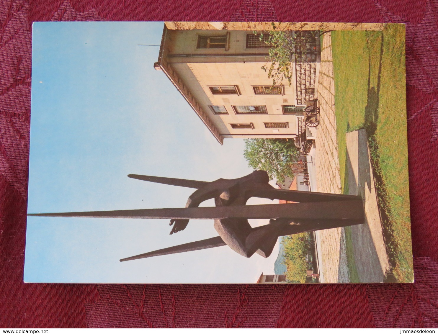 Serbia Unused Postcard Uzice Titovo War Museum Tank Flags Statue - Serbie