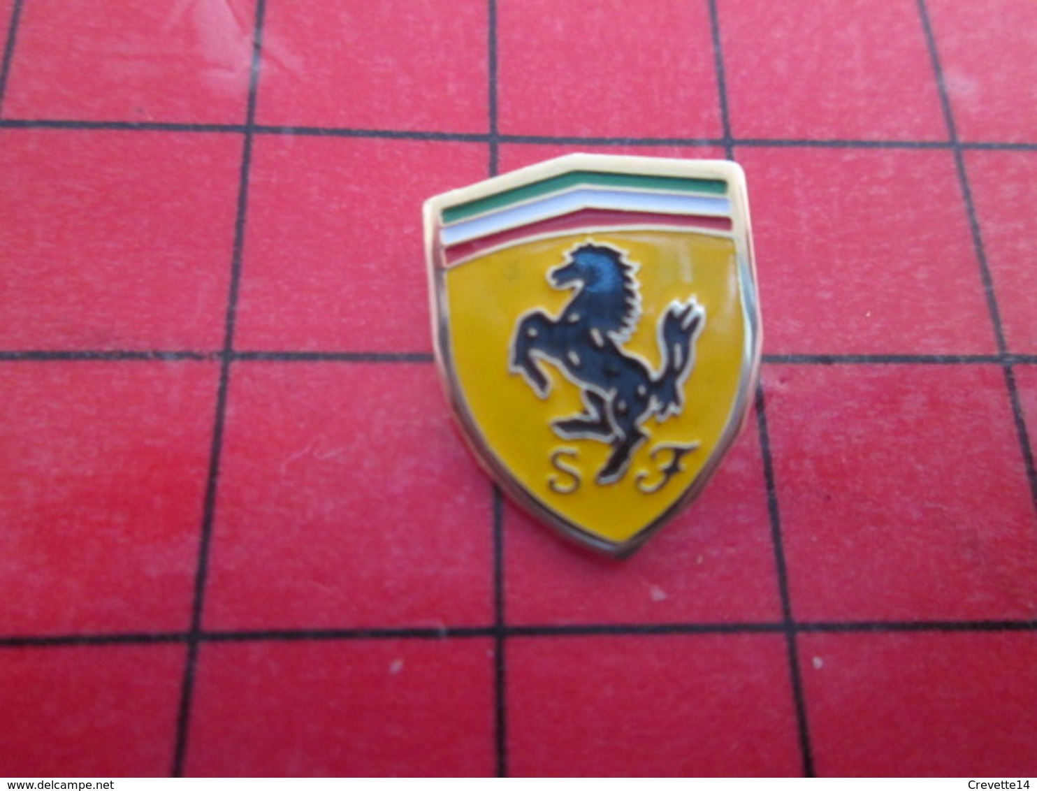 113A Pins Pin's / Rare & De Belle Qualité  THEME : AUTOMOBILES / LOGO DE LA MARQUE FERRARI CHEVAL CABRE - Ferrari