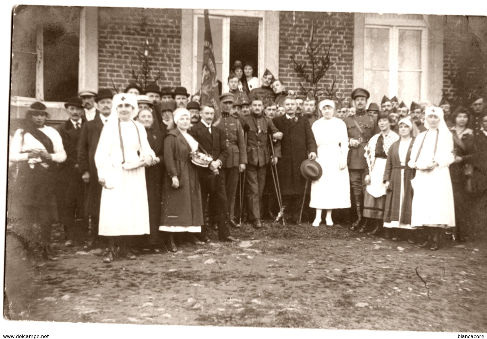 Guerre 14/18 Rassemblement De Soldats & Infirmières Croix Rouge & Civils Endroit Inconnu  à Localiser - War 1914-18