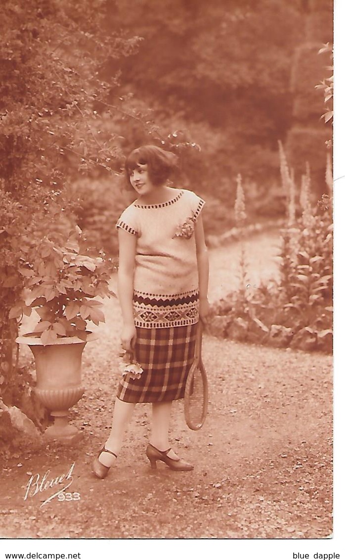 Woman With Tennis Racket,femme Avec Une Raquette De Tennis, Frau Mit Tennisschläger - Tennis