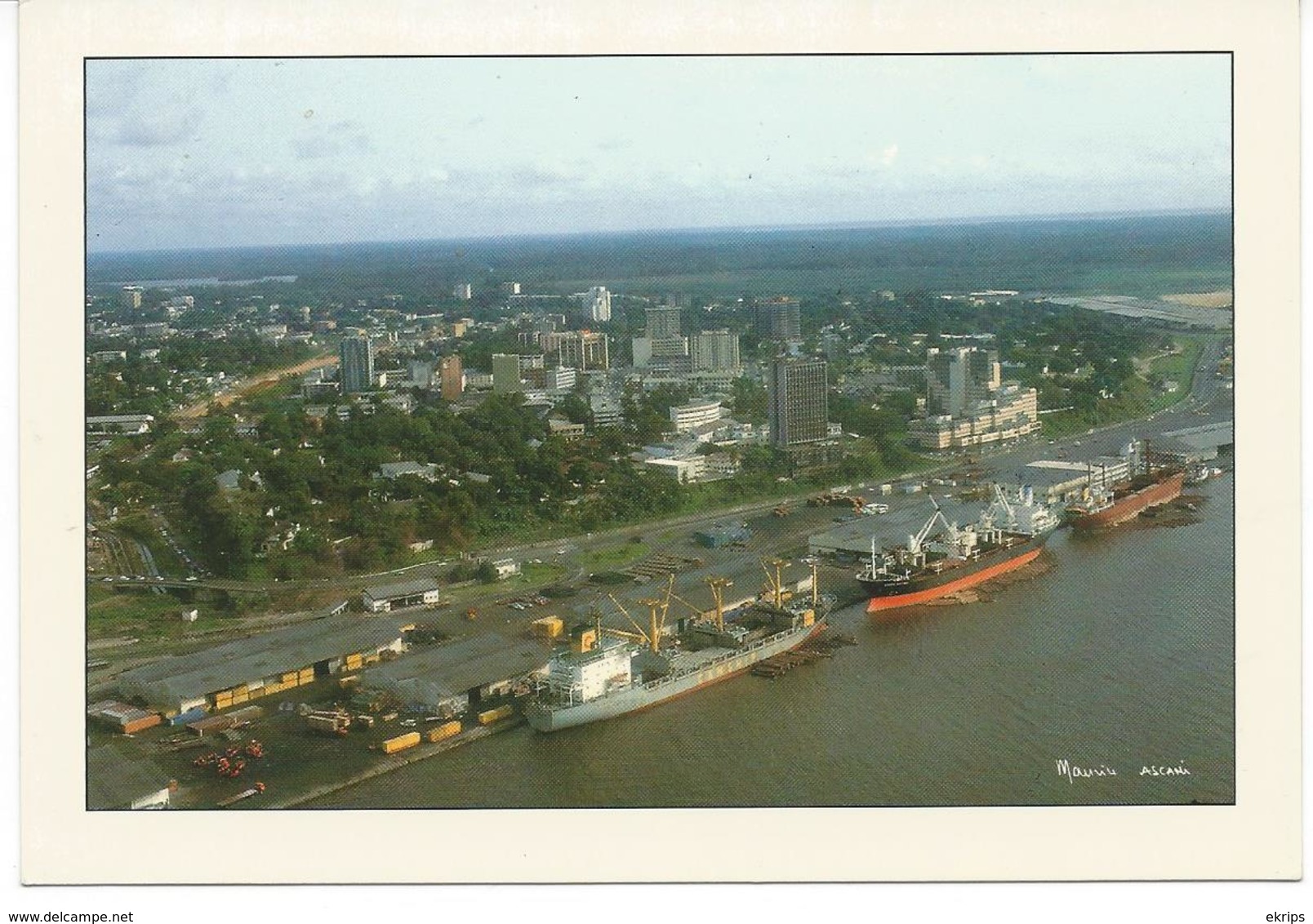 3 Vue Aérienne Du Port Et La Ville De Douala - Cameroun