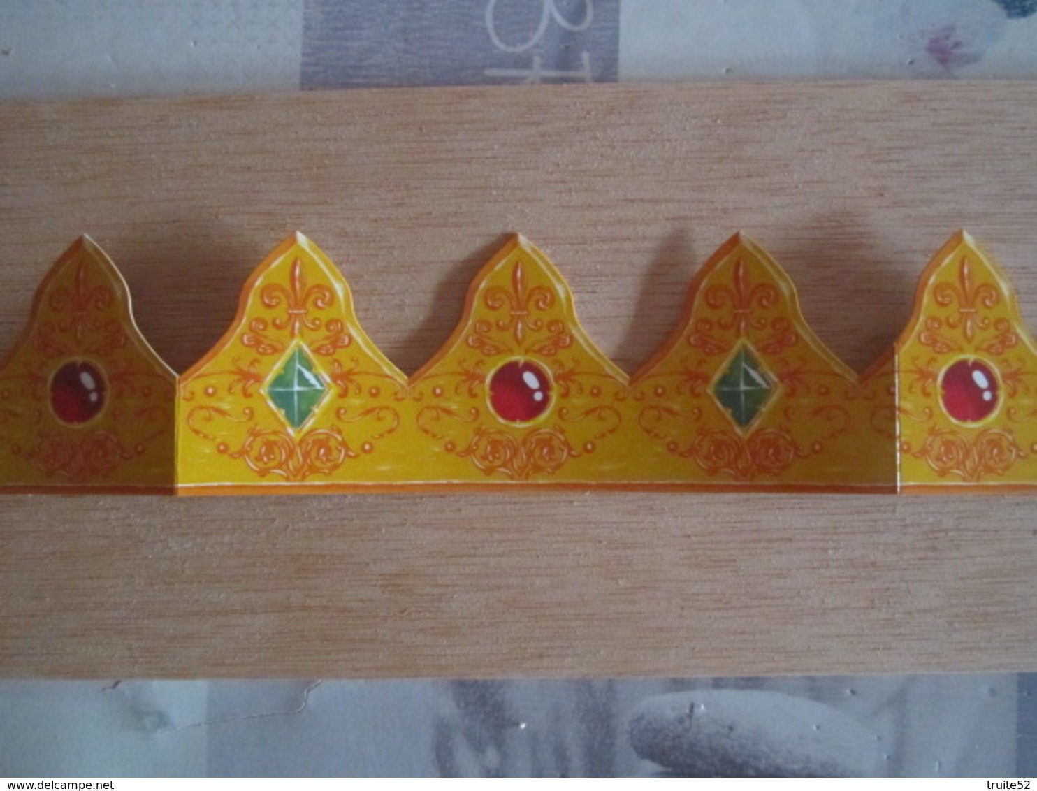 LYS PIERRES PRÉCIEUSES COURONNE DE GALETTE DES ROIS Vintage Carton - Autres & Non Classés