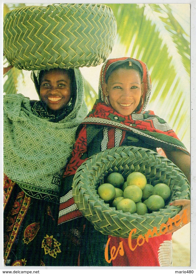 DE  GENTILS COMORIENS  AVEC  LES  FRUITS LOCAUX               (VIAGGIATA) - Comores