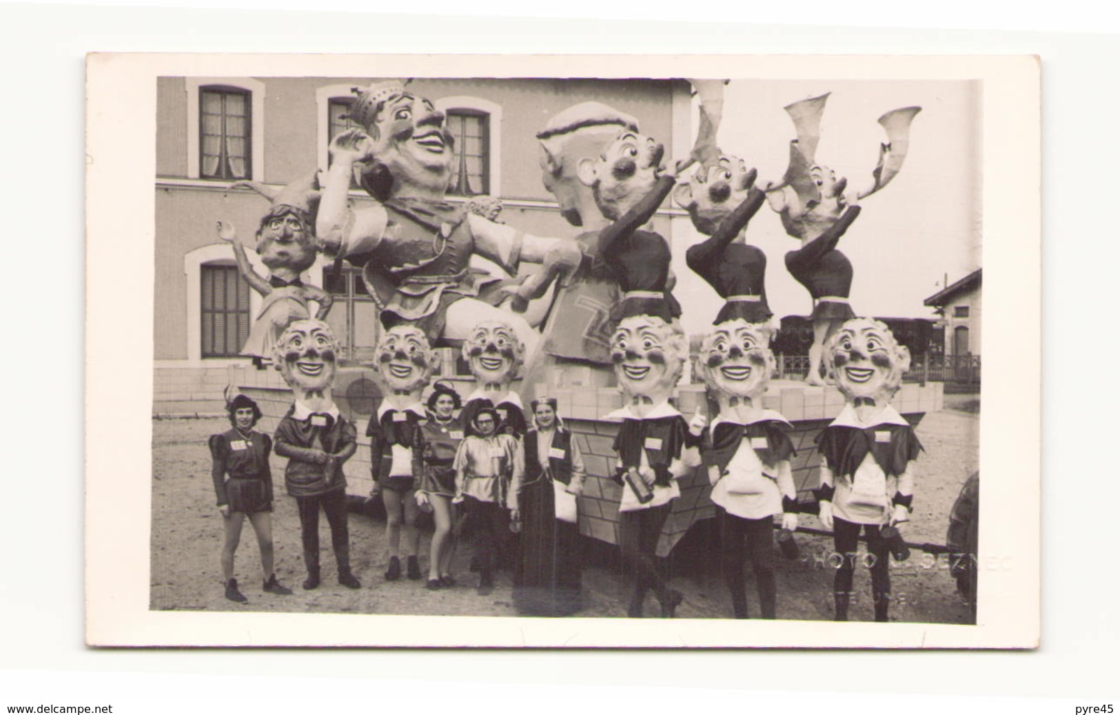 Photo ( 14 X 9 Cm ) Char Pour Le Carnaval De Chateauneuf - Personnes Anonymes