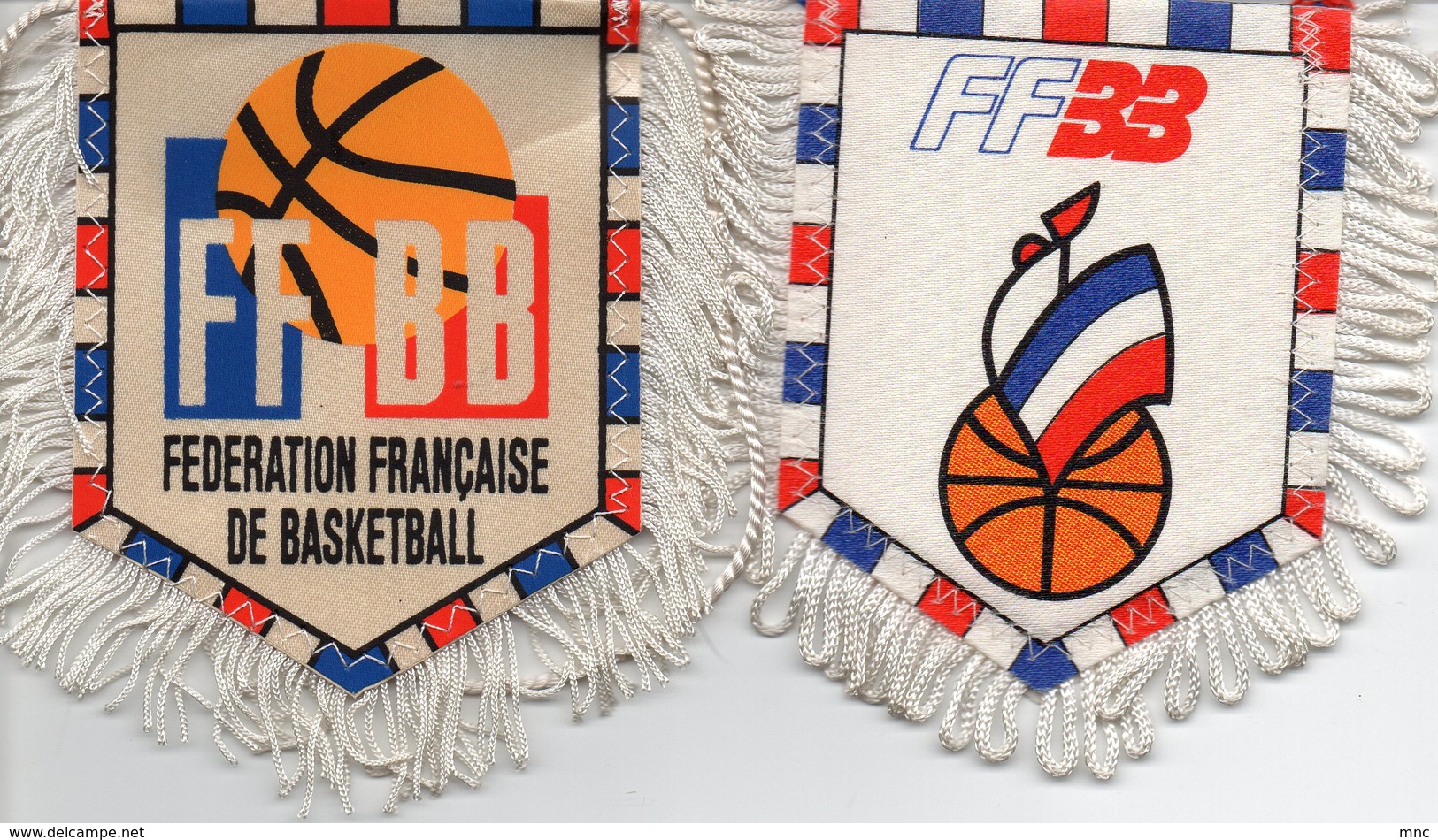 Lot De 2 Fanions De La Fédération Française De Basketball - Habillement, Souvenirs & Autres