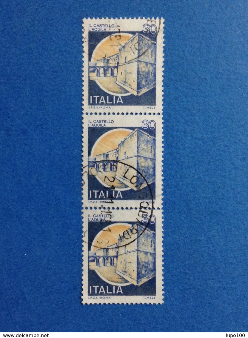 1981 ITALIA FRANCOBOLLI STRISCIA DI 3 CASTELLI USATI STAMPS USED - 30 LIRE CASTELLO L'AQUILA - 1981-90: Usati