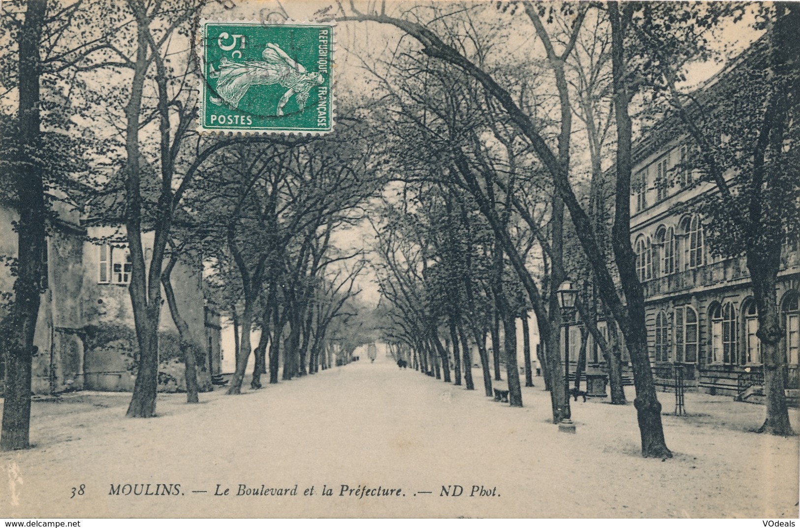 CPA - France - (03) Allier - Moulins - Le Boulevard Et La Prefecture - Moulins