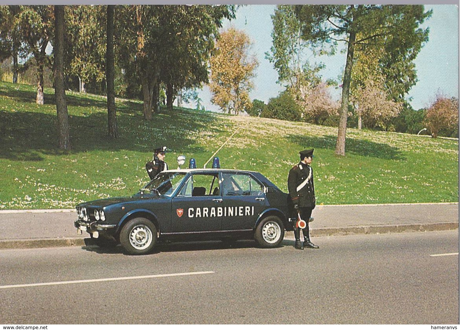 Carabinieri Del Nucleo Radiomobile ( Con Alfetta) - H5131 - Police - Gendarmerie