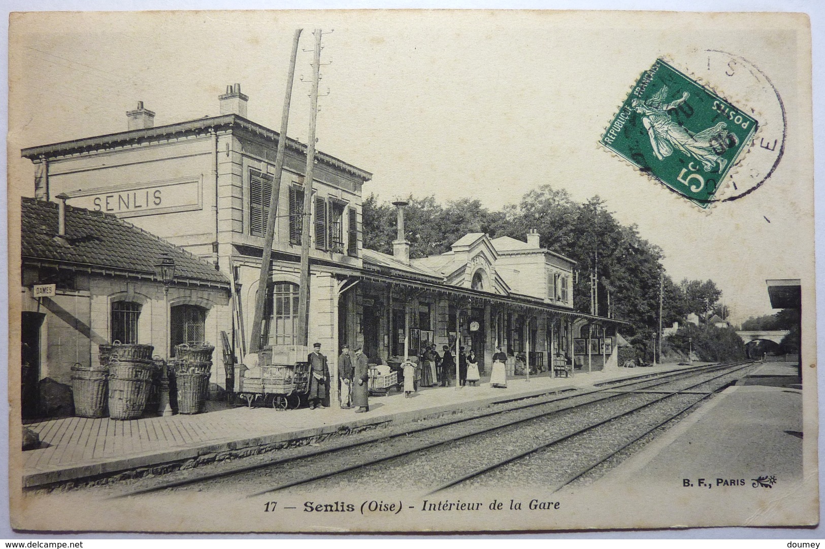 INTÉRIEUR DE LA GARE - SENLIS - Senlis