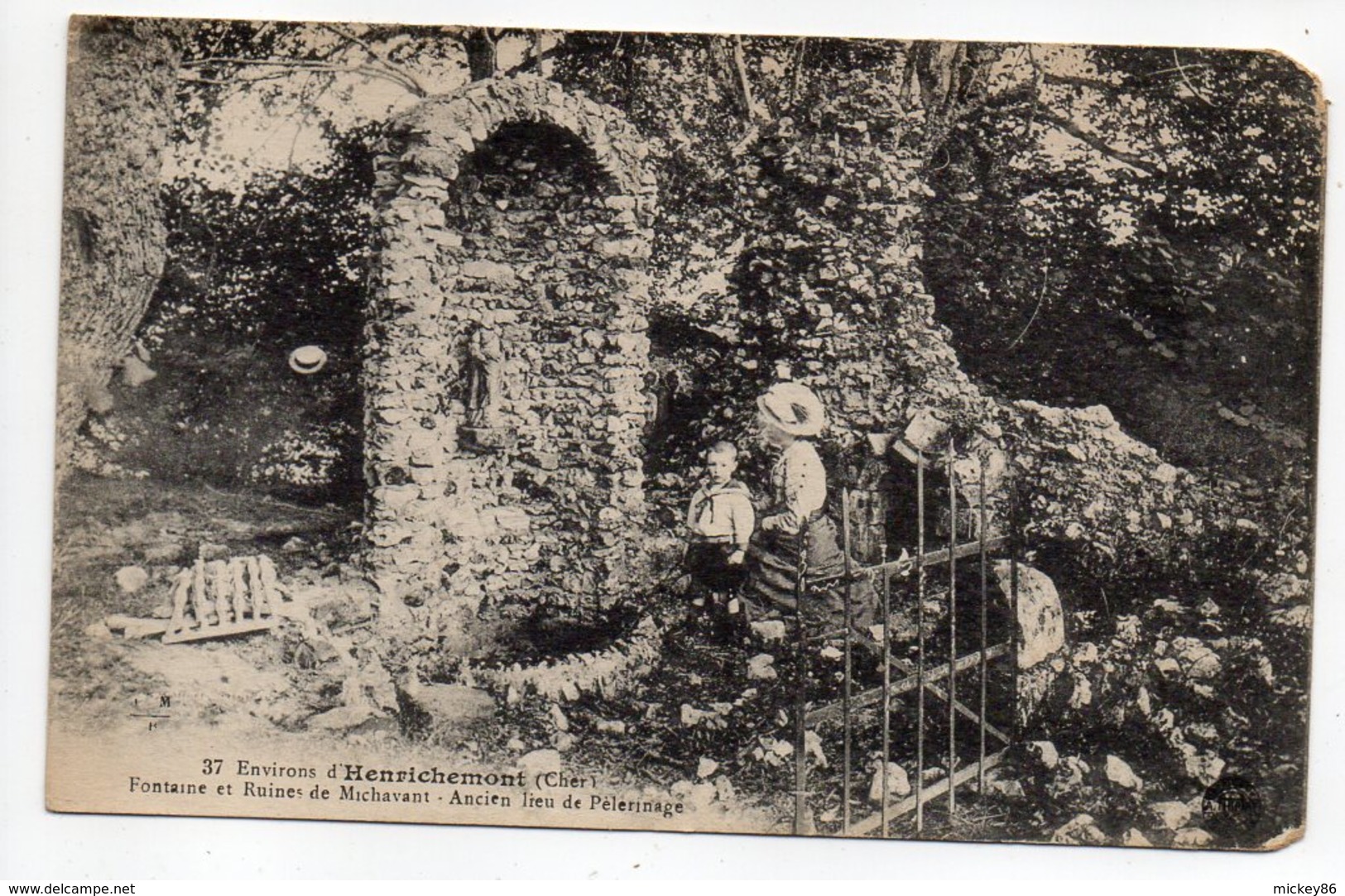Près D' HENRICHEMONT --18 - Fontaine Et Ruines De Michavant-Ancien Lieu D'un Pélerinage (animée) - Heilige Stätte