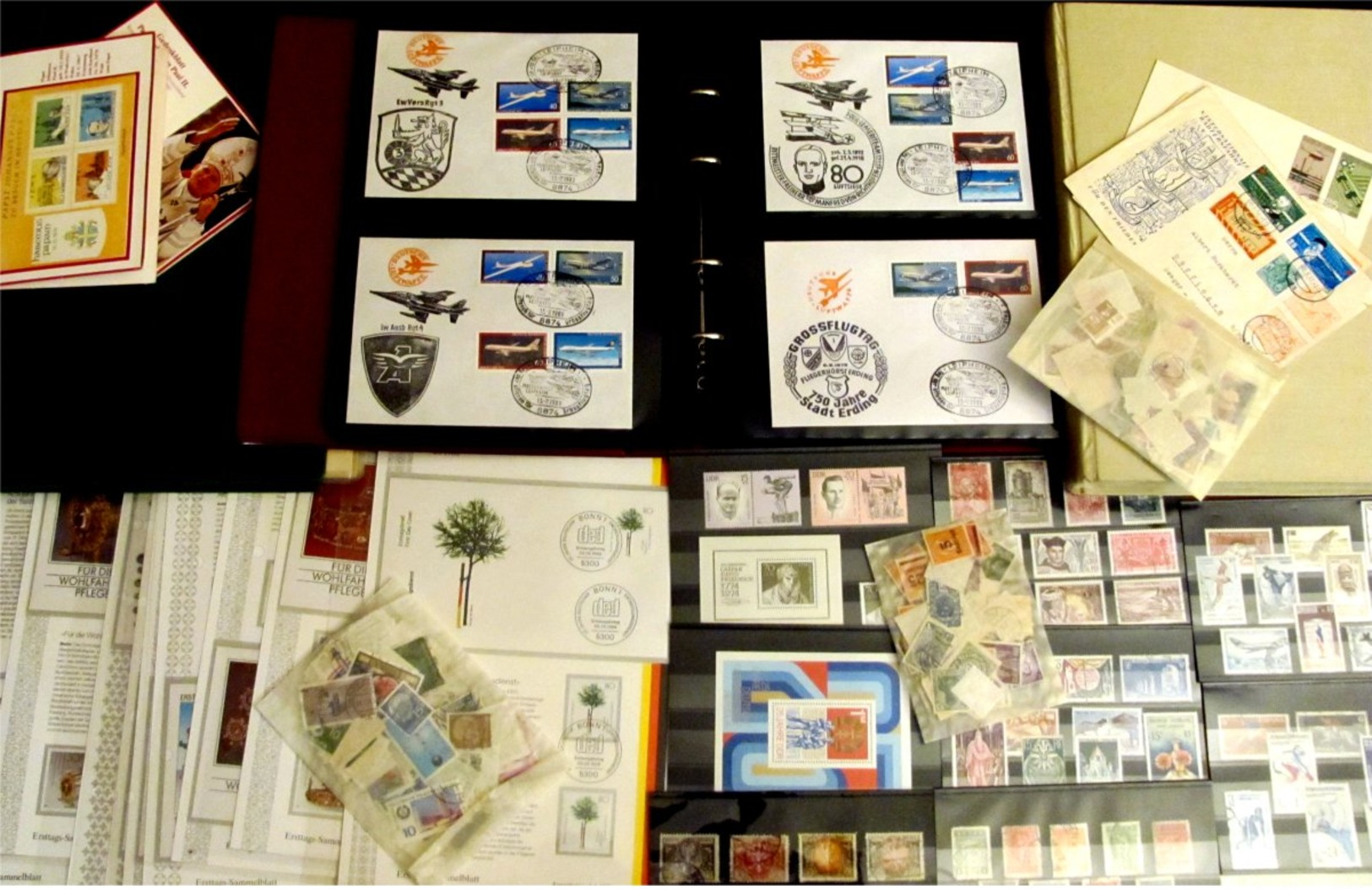 Carton With Stamps In Albums Eastate Many Stamps MNH** All As Shown - Vrac (min 1000 Timbres)