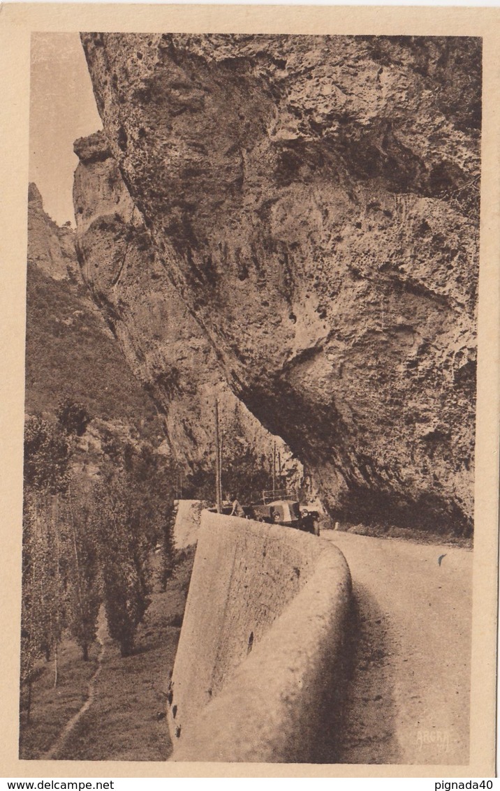 Cp , 48 , GORGES DU TARN , Les Rochers En Encorbellement Au Cirque Des Baumes - Gorges Du Tarn