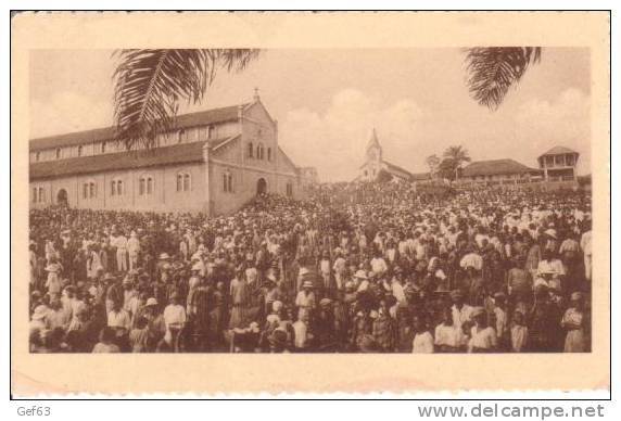 Les Pères Du St. Esprit Au Cameroun - Sortie De Messe à Yaoundé (1934) - Cameroun