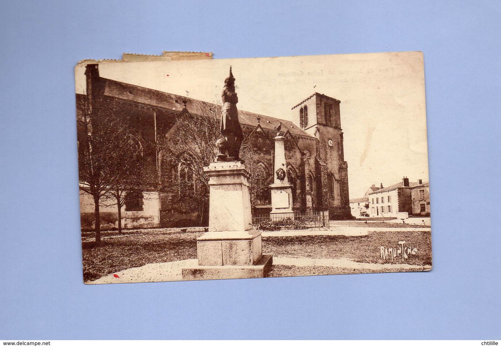 CP1945 * 1 CARTE CPA SAINT PIERRE DU CHEMIN PLACE EGLISE GOTHIQUE VENDEE AVEC TP N°676/686/719 - Autres & Non Classés