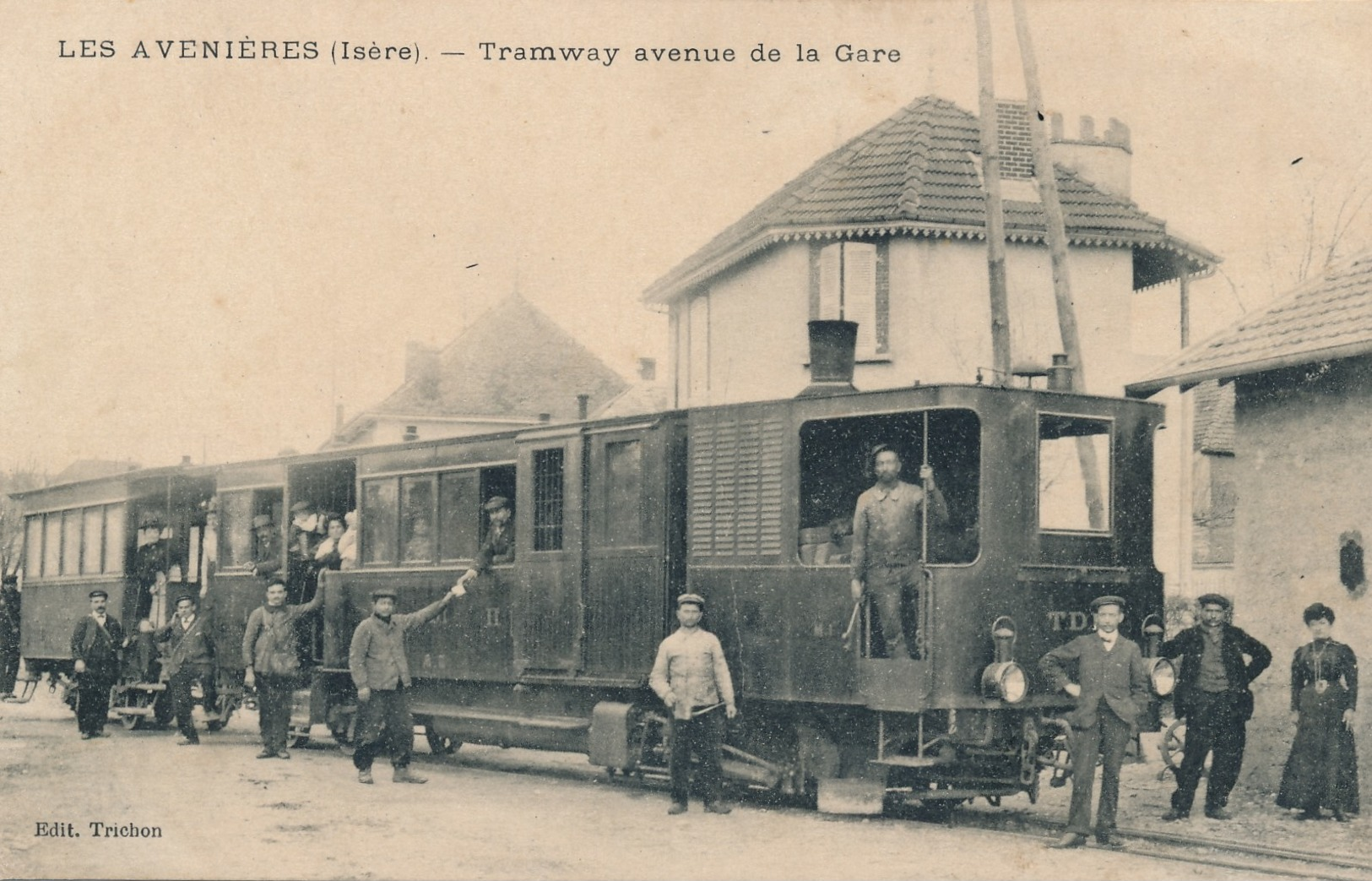 I55 - 38 - LES AVENIÈRES - Isère - Tramway Avenue De La Gare - Les Avenières