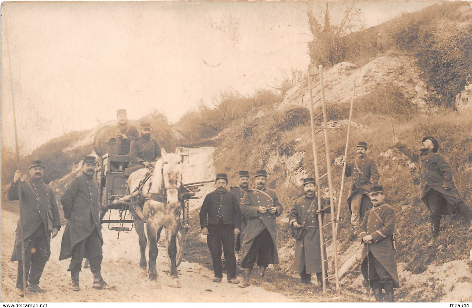 ¤¤  -  Carte-Photo Militaire Non Située   -  Soldats , Attelage, Cantine Etc...  -  ¤¤ - Guerre 1914-18