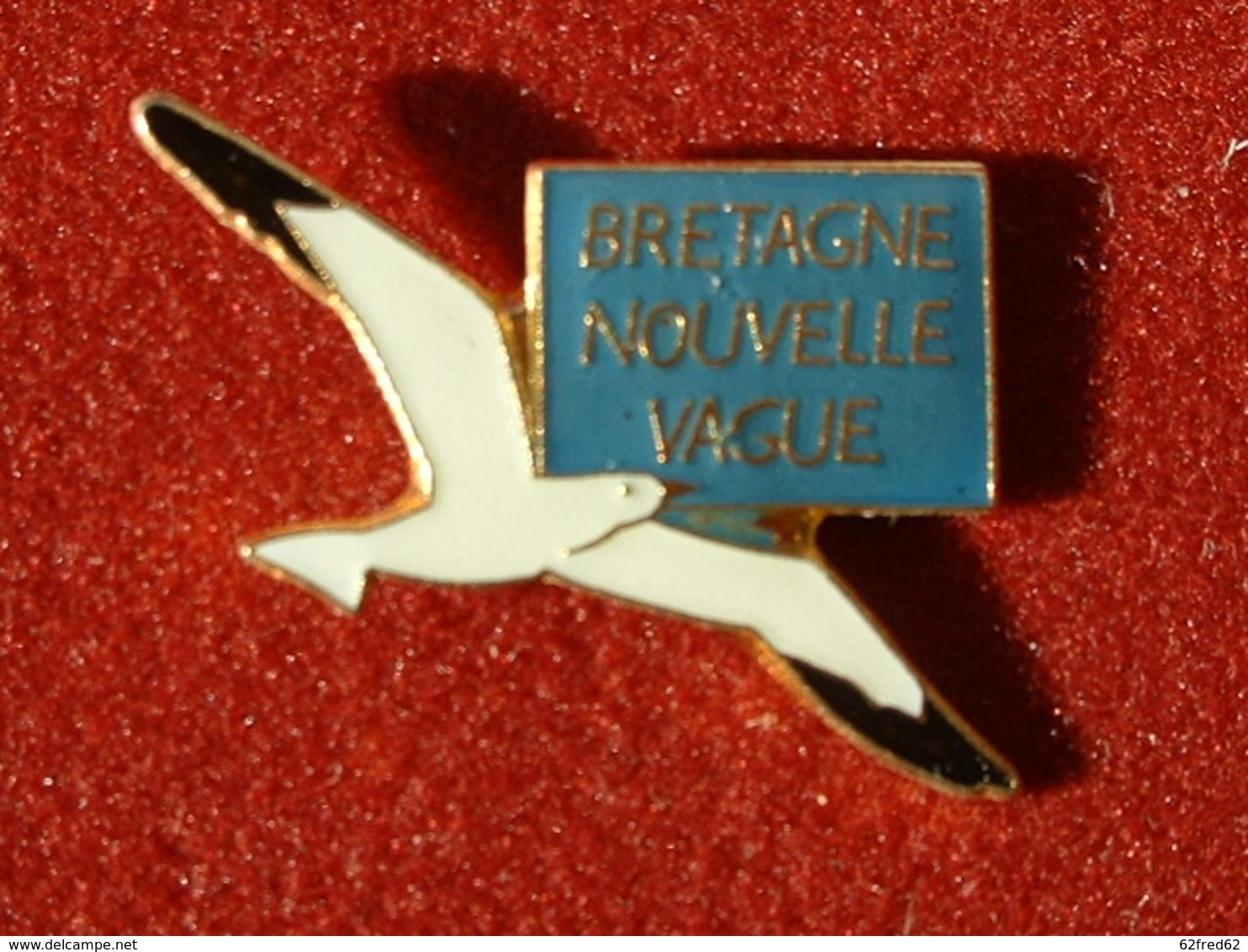 PIN'S OISEAU  -  MOUETTE - BRETAGNE NOUVELLE VAGUE - Animaux