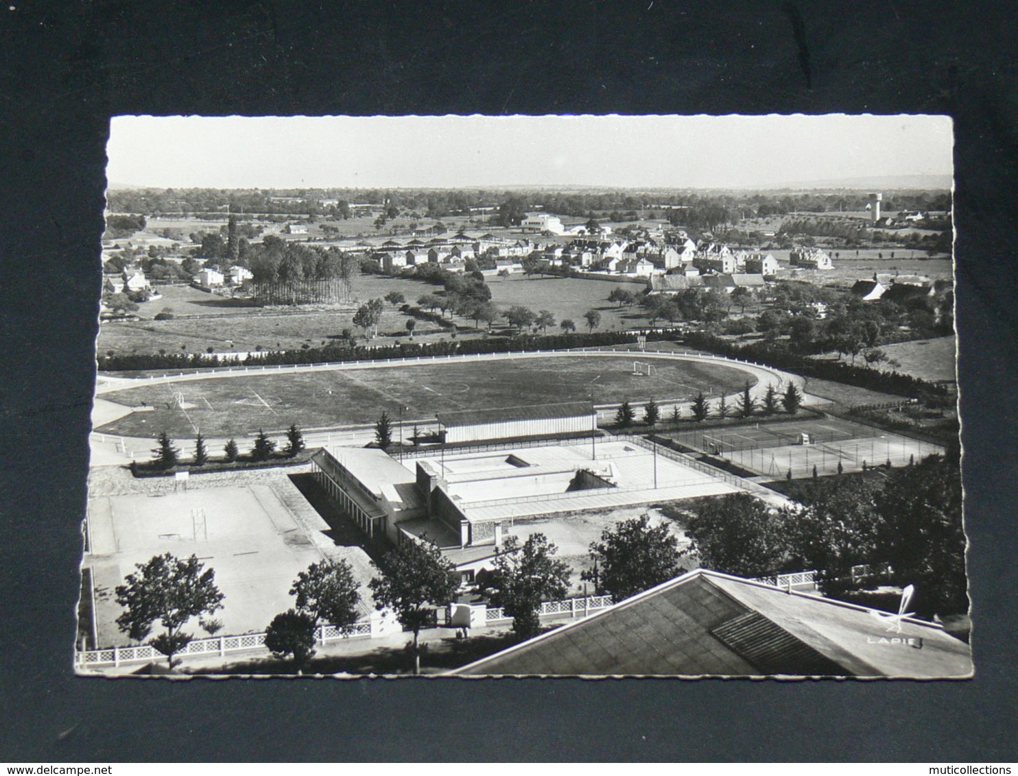 EVRON   / ARDT  Mayenne   1950   /   VUE   AERIENNE STADE  / CIRC /  EDITION - Evron