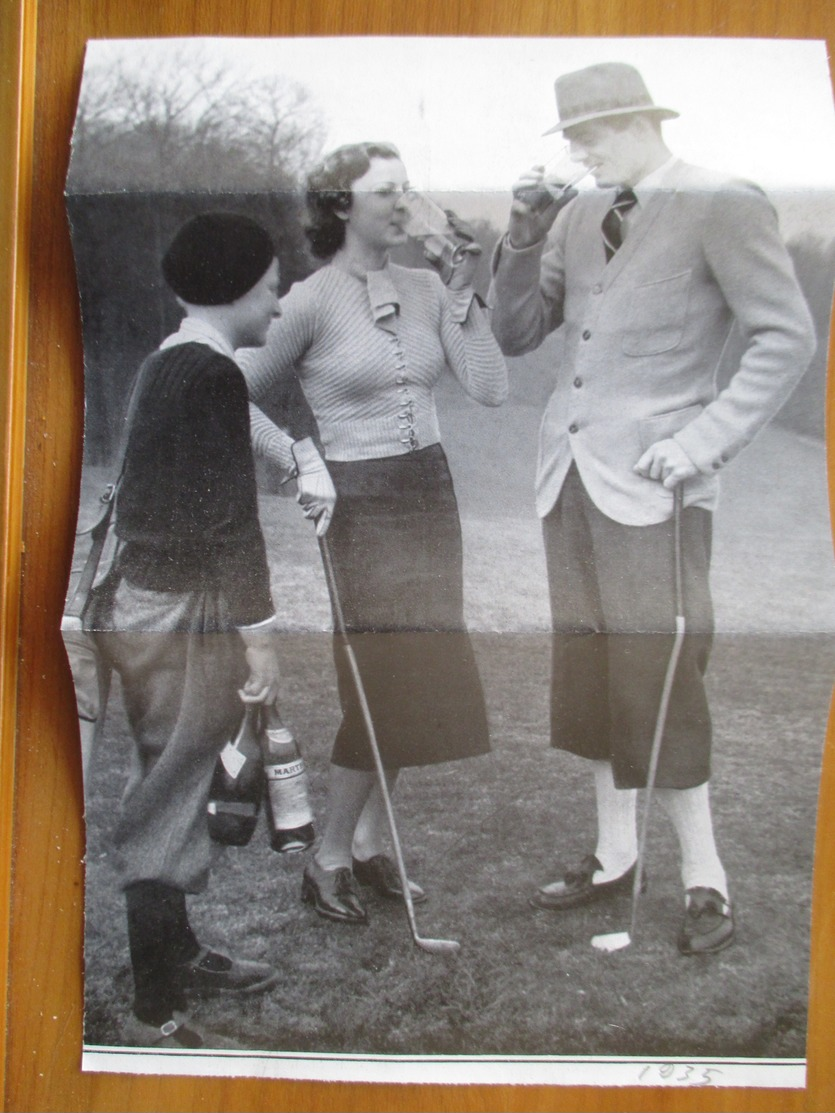 (1935) FRANCE - Une Partie De Golf Mixte Couple     - Coupure De Presse Originale (Encart Photo) - Documents Historiques