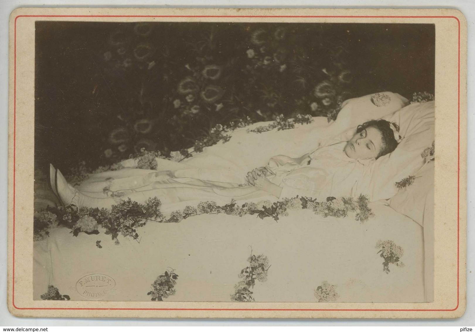 Cabinet 1890-1900 . Jeune Femme Post Mortem Entourée De Fleurs . - Alte (vor 1900)