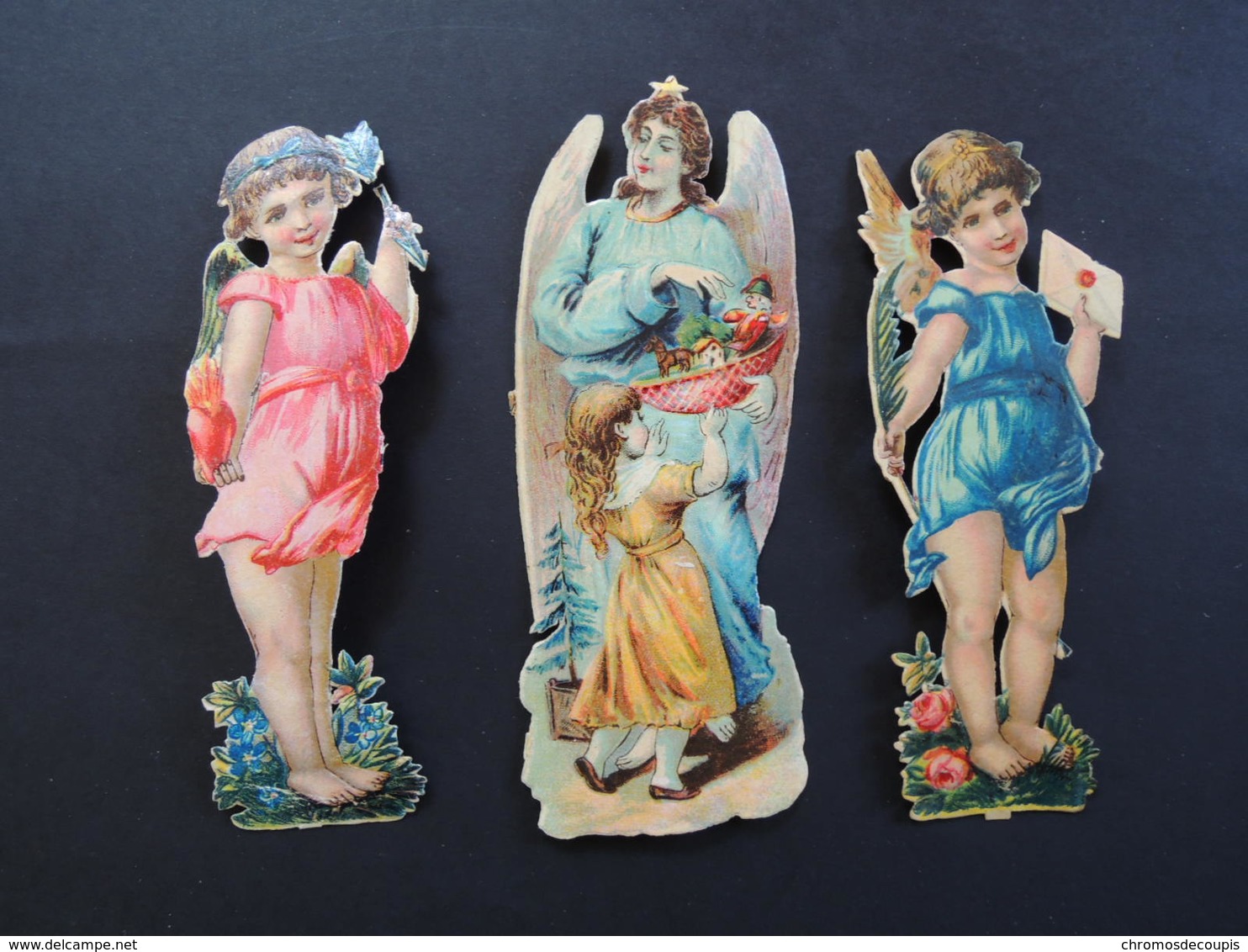 Découpis Vers 1900. 3  ANGES. Angel. Cupidon. Flèche. Jouets Sapin Noël.   12,5 X 4,5 Cm - Autres & Non Classés