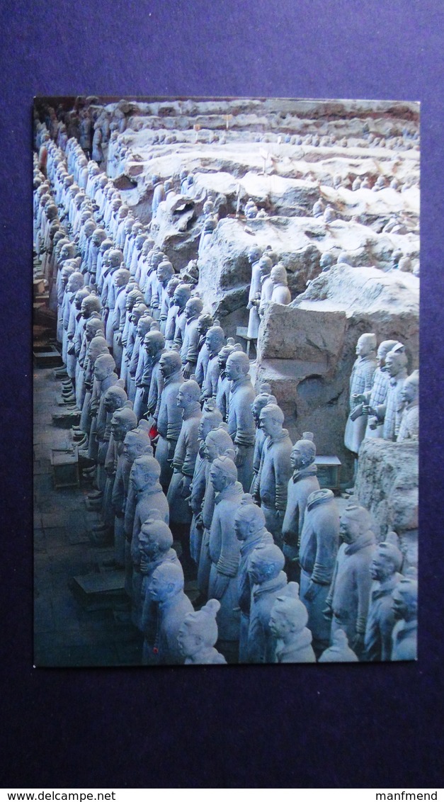China - Xi’an  - Clay Infantry Men - Look Scans - Chine