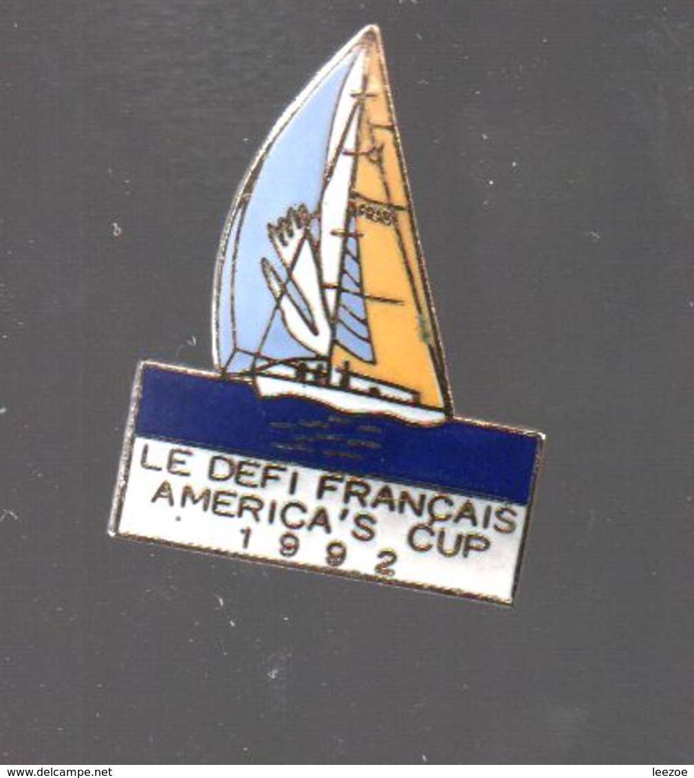 Pin's VOILE DEFI FRANCAIS AMERICA'S CUP1992 SIGNE DEFI FRANCAIS...BT9 - Voile