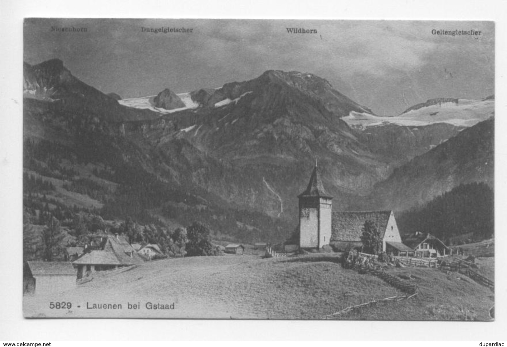 SUISSE / LOT de 460 cartes postales, anciennes et plus récentes, plus vues de carnets, le tout en très bon état.