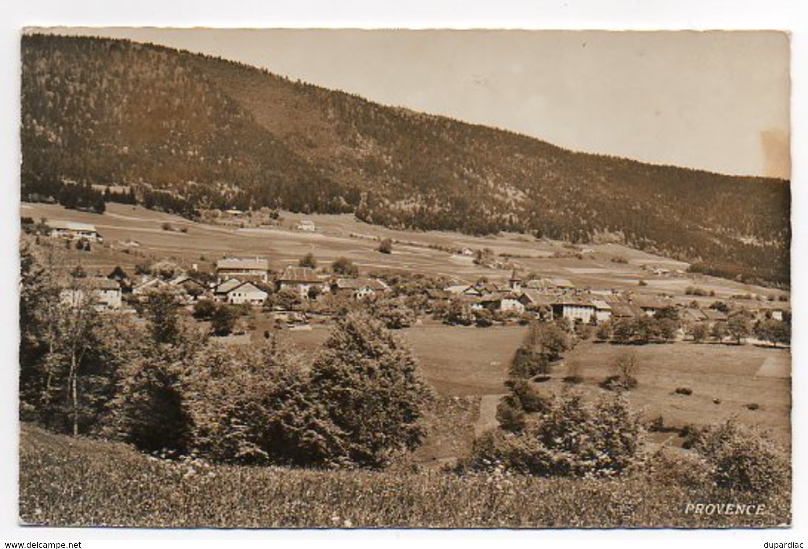 SUISSE / LOT de 460 cartes postales, anciennes et plus récentes, plus vues de carnets, le tout en très bon état.