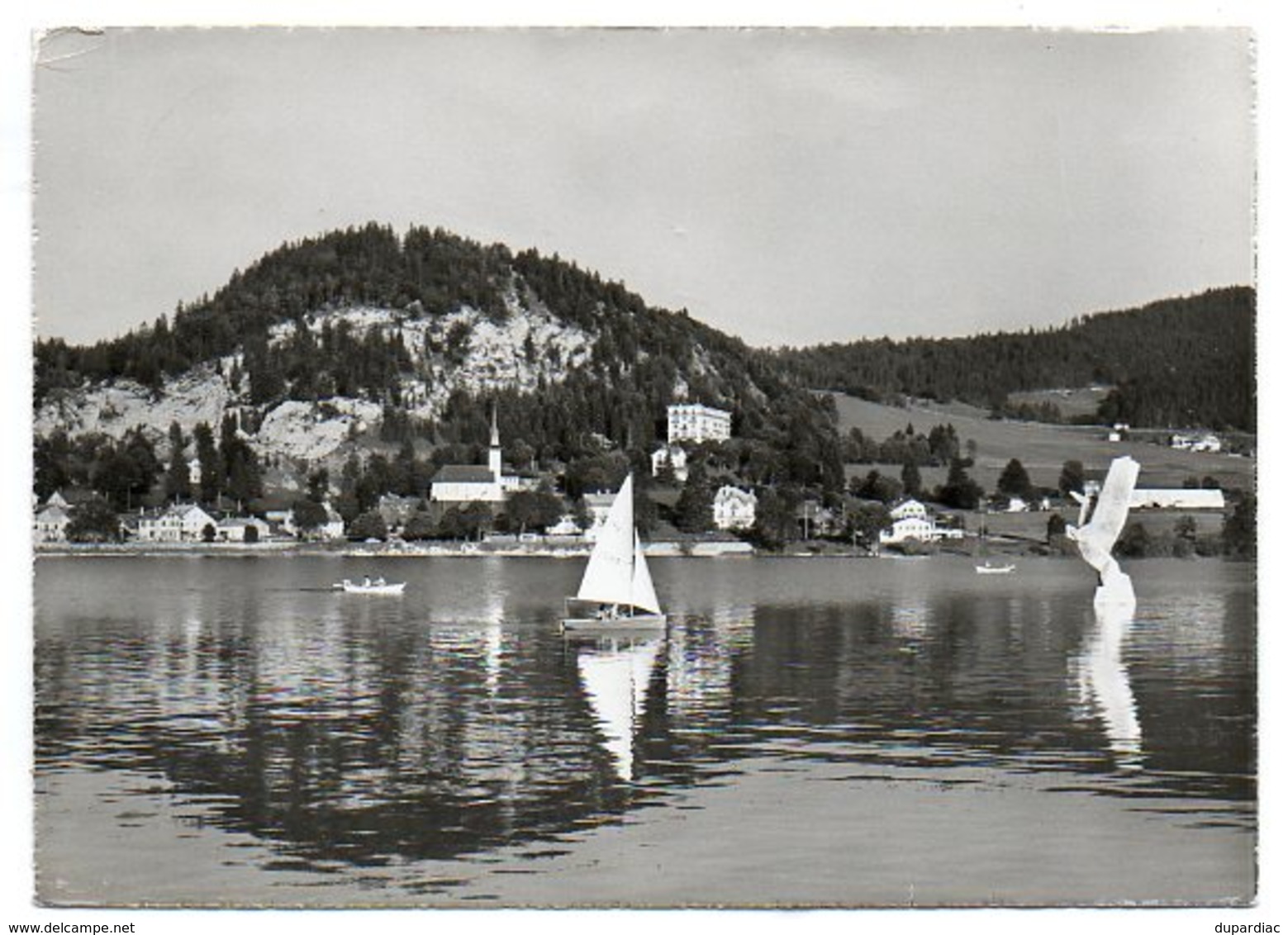 SUISSE / LOT de 460 cartes postales, anciennes et plus récentes, plus vues de carnets, le tout en très bon état.