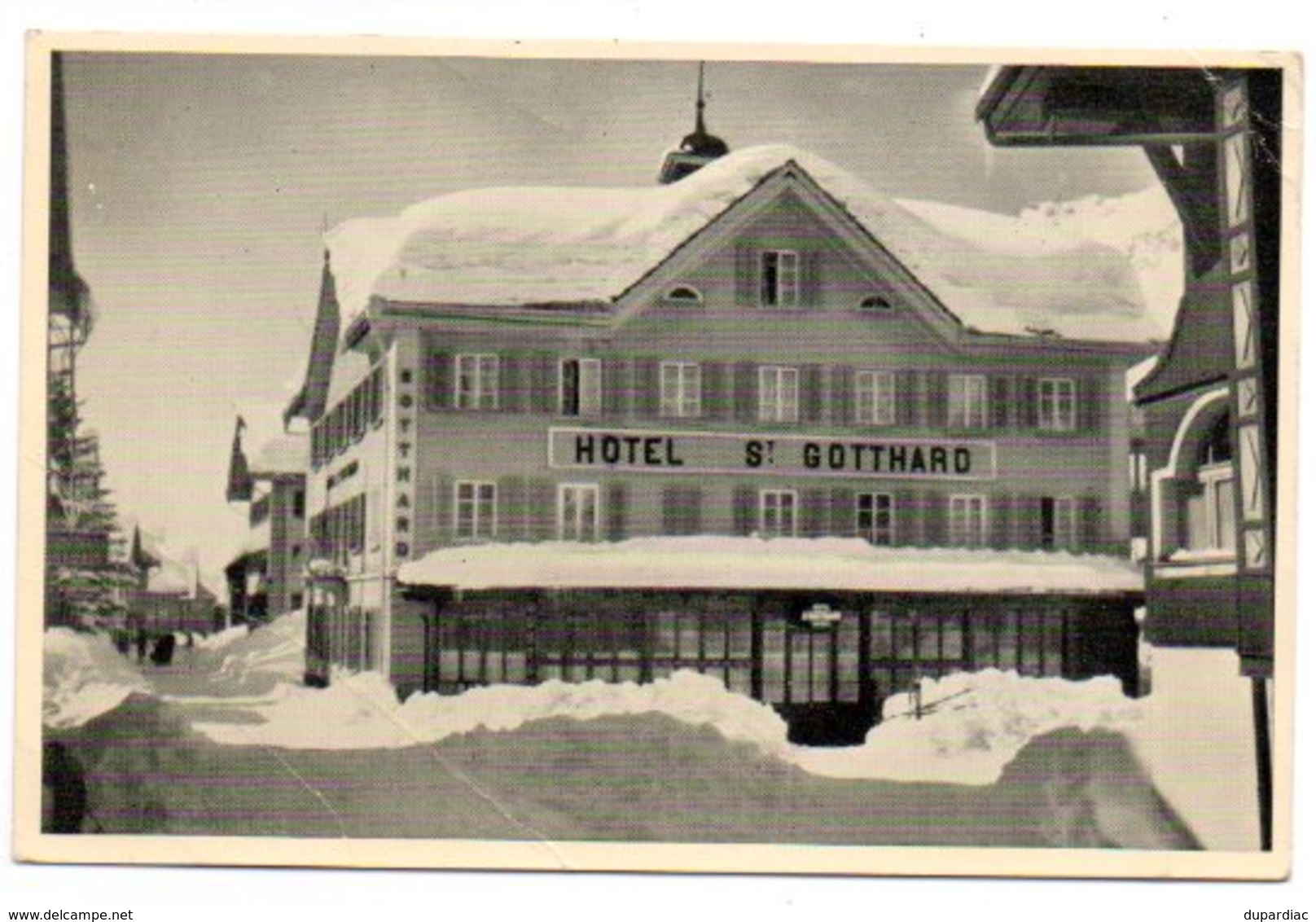 SUISSE / LOT de 460 cartes postales, anciennes et plus récentes, plus vues de carnets, le tout en très bon état.