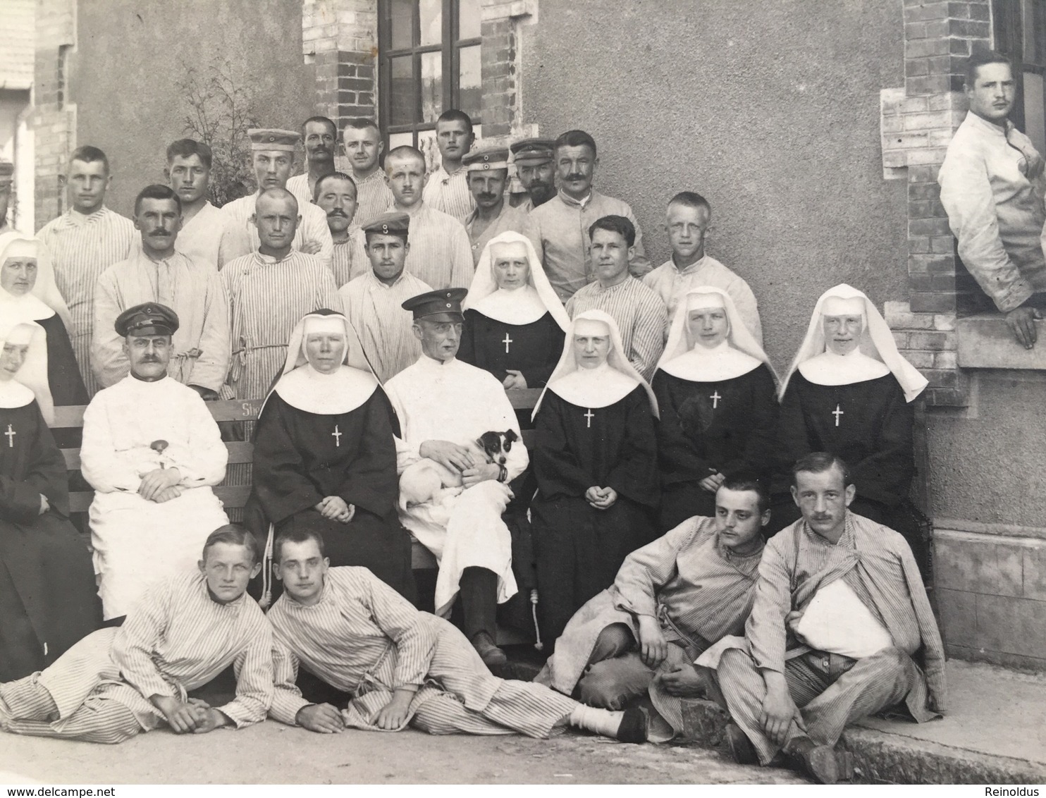 Photo Foto AK Soldats Allemands Blessee Infirmerie Soeur Moniales Deutsche Soldaten Verletzte - Guerra 1914-18