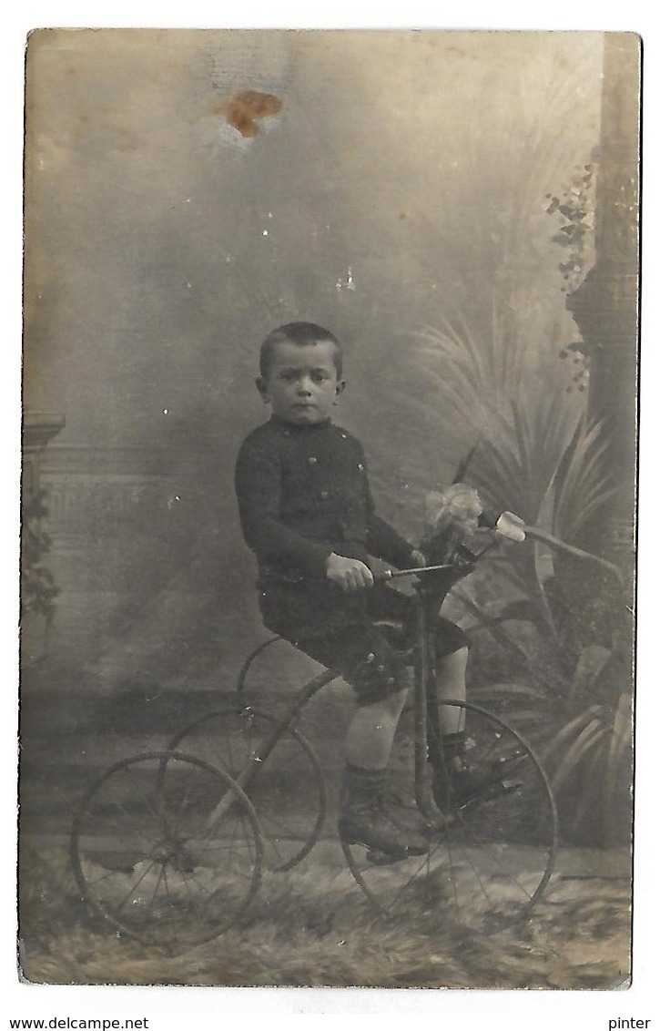 Enfant Sur Un TRICYCLE - CARTE PHOTO - Cyclisme