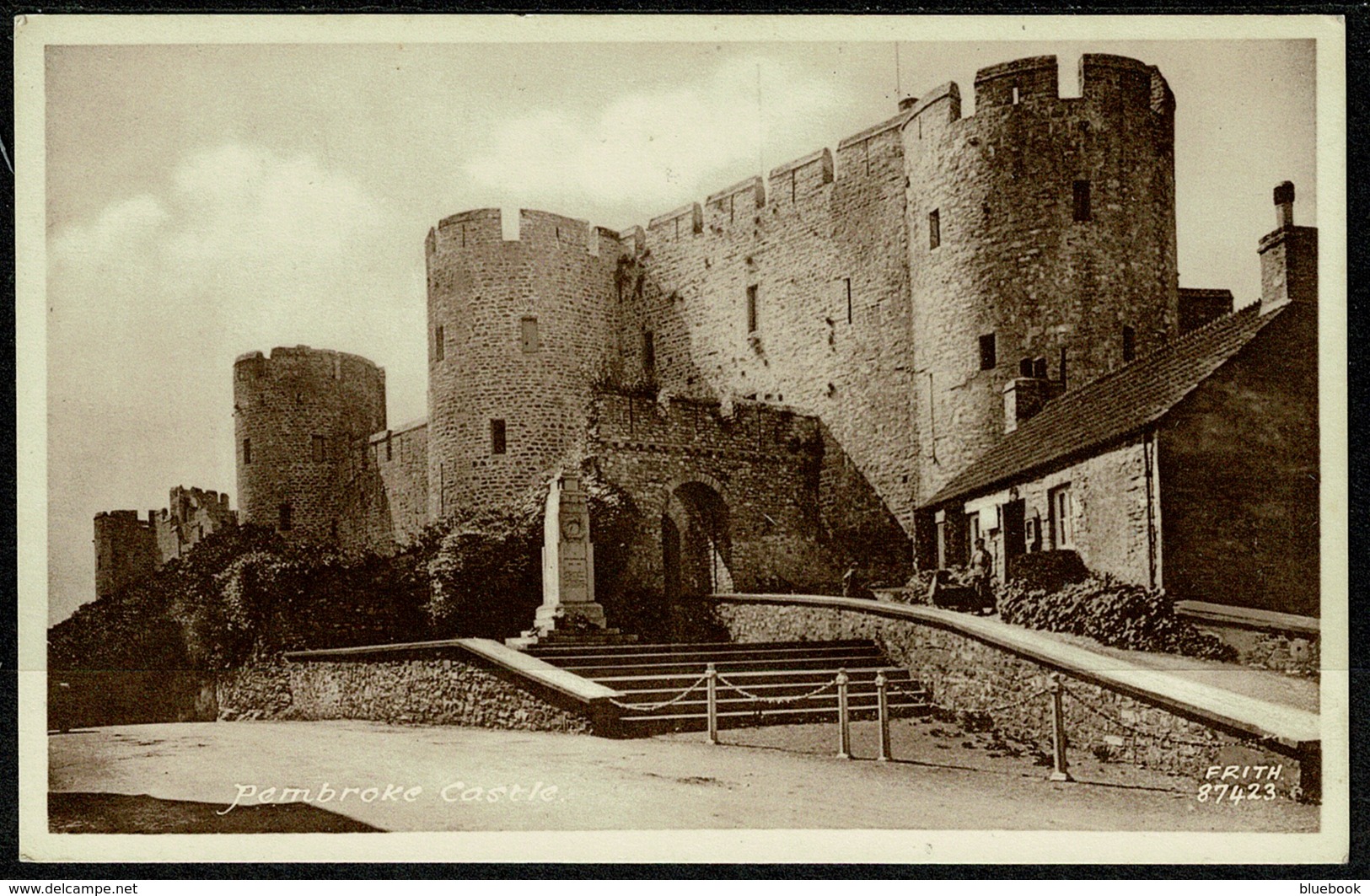 Ref 1276 - Early Postcard - Pembroke Castle - Pembrokeshire Wales - Pembrokeshire