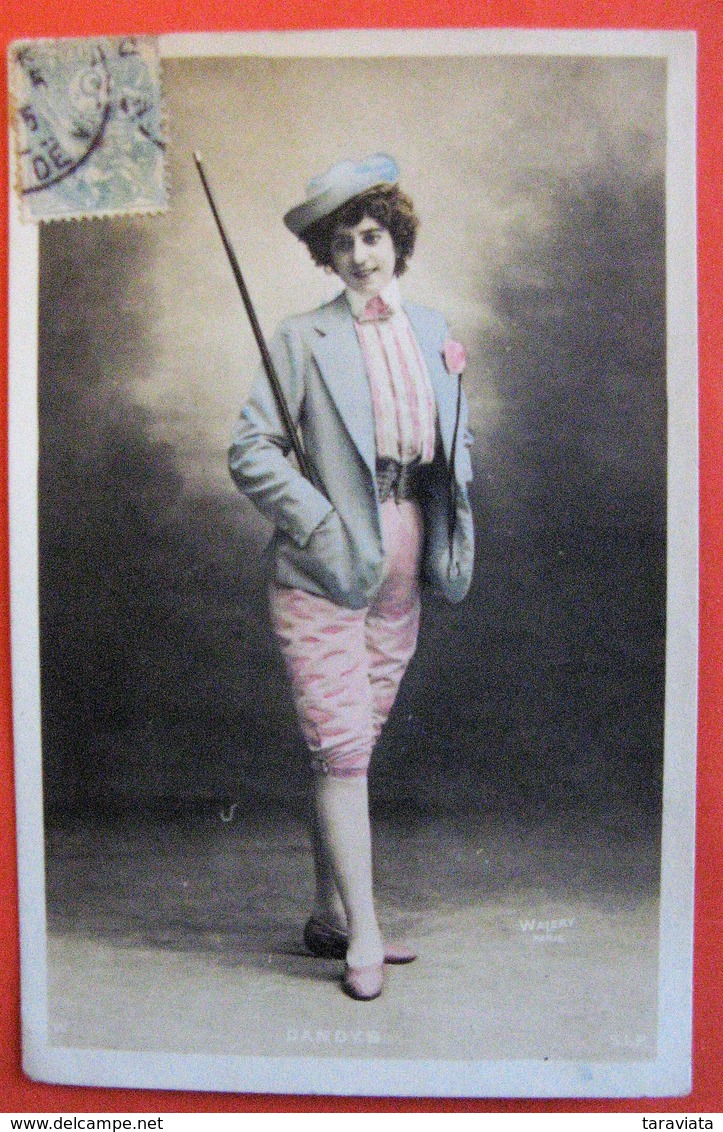 DANDYS Artiste Femme Costume D'homme Photo Walery - Artistes