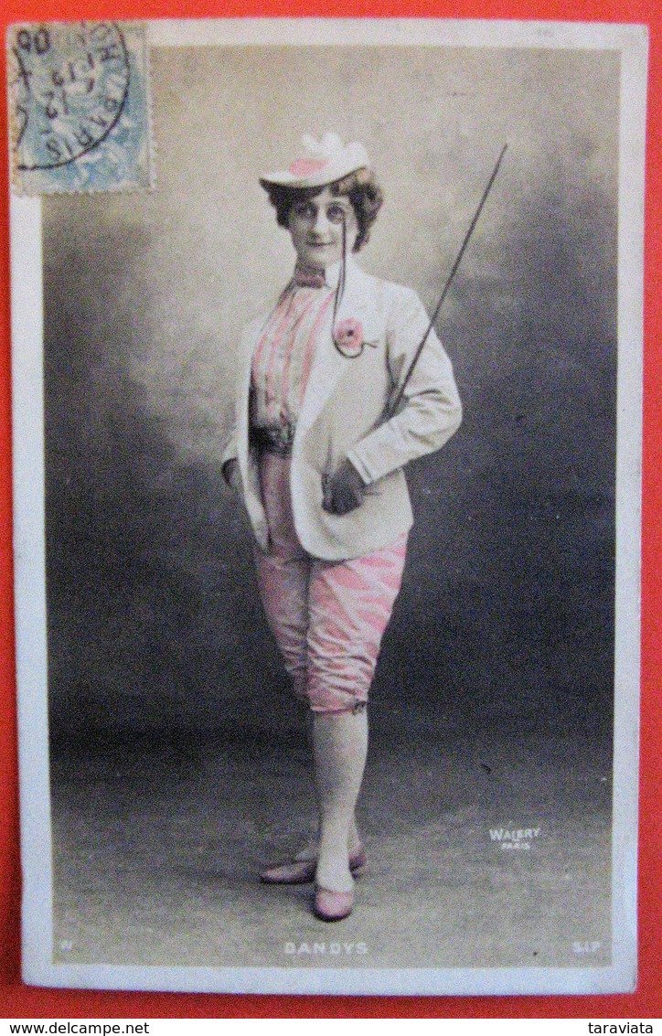 DANDYS Artiste Femme Costume D'homme Photo Walery - Artistes