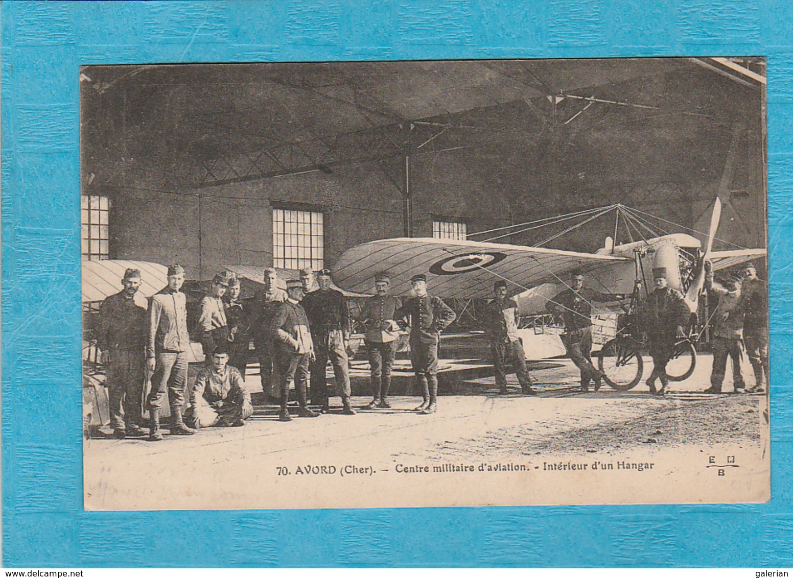 Avord. - Centre Militaire D'Aviation - Intérieur D'un Hangar. - Avord