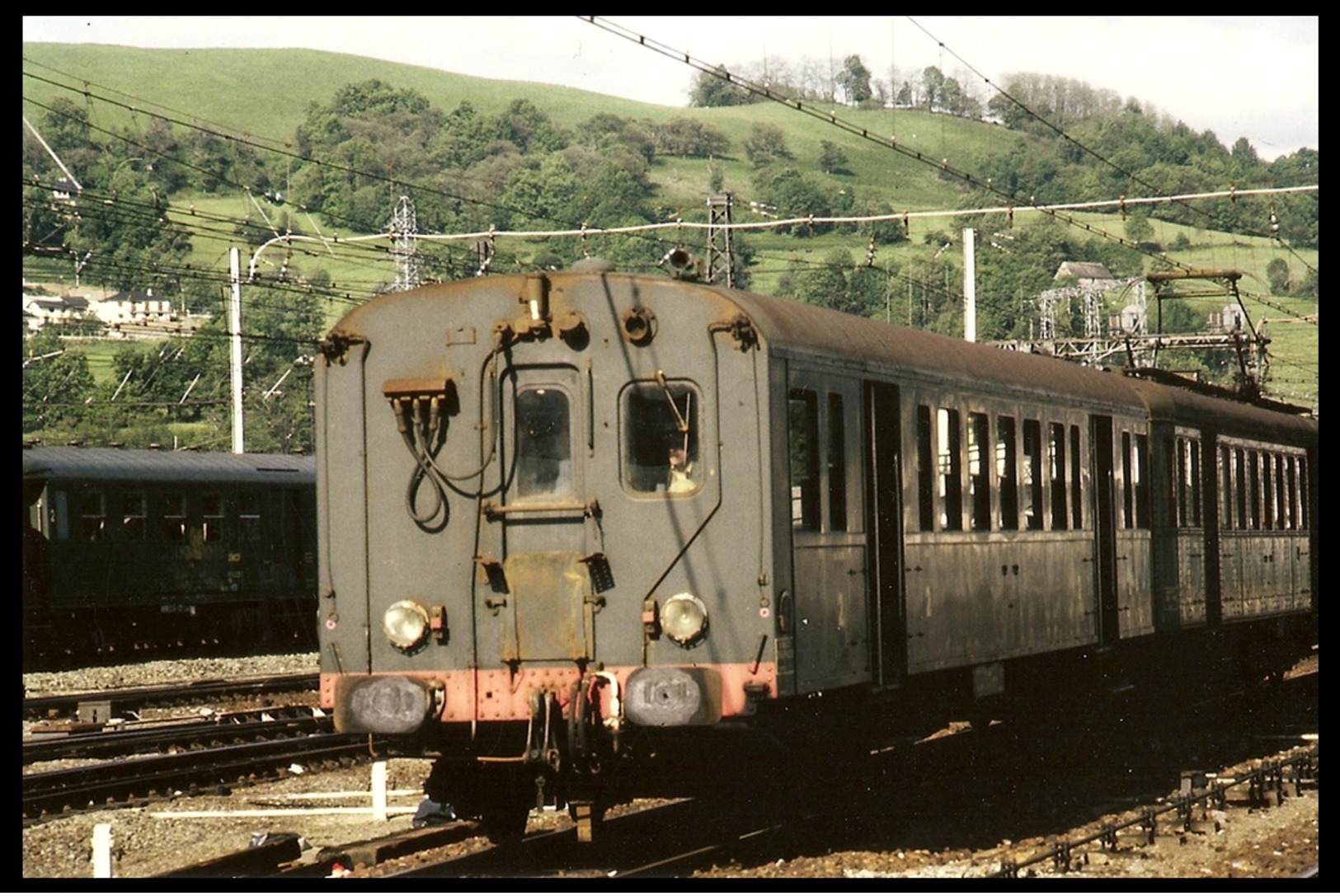 Lourdes (65 - France)  1er Juin 1980 - Une Automotrice Z4100 En Provenance De Tarbes Arrive En Gare De Lourdes - Lourdes