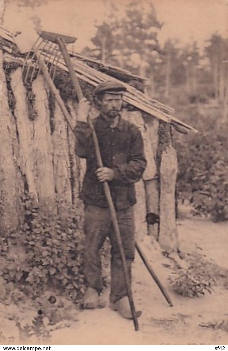 EN SOLOGNE           CHARBONNIER EN FORET - Centre-Val De Loire