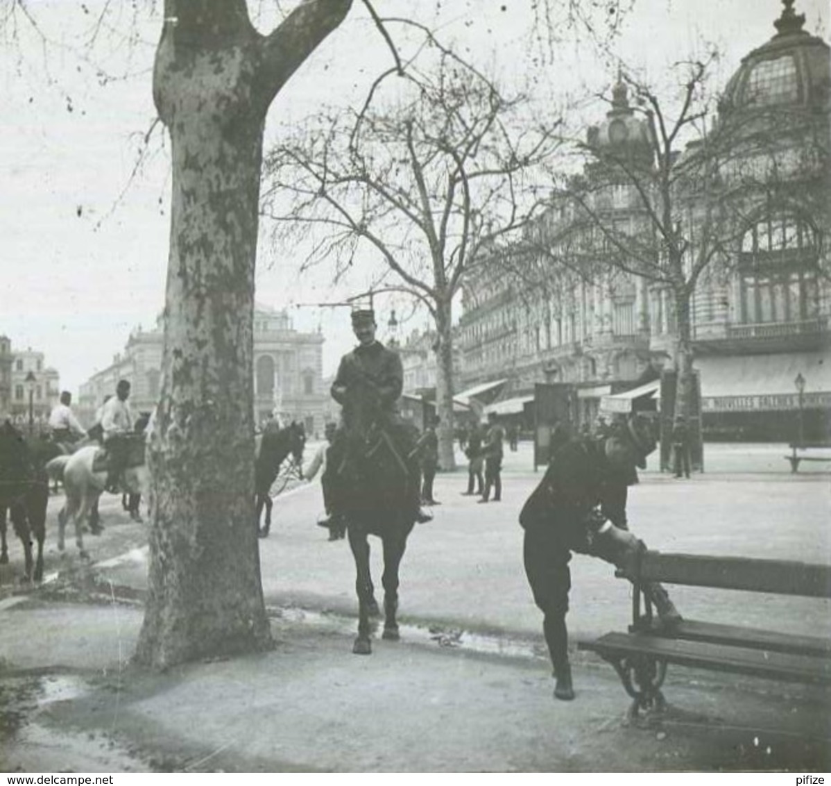 Positif Stéréo . Montpellier 1905 . "Retour De Cheval" . Militaires . Cavalerie . - Photos Stéréoscopiques