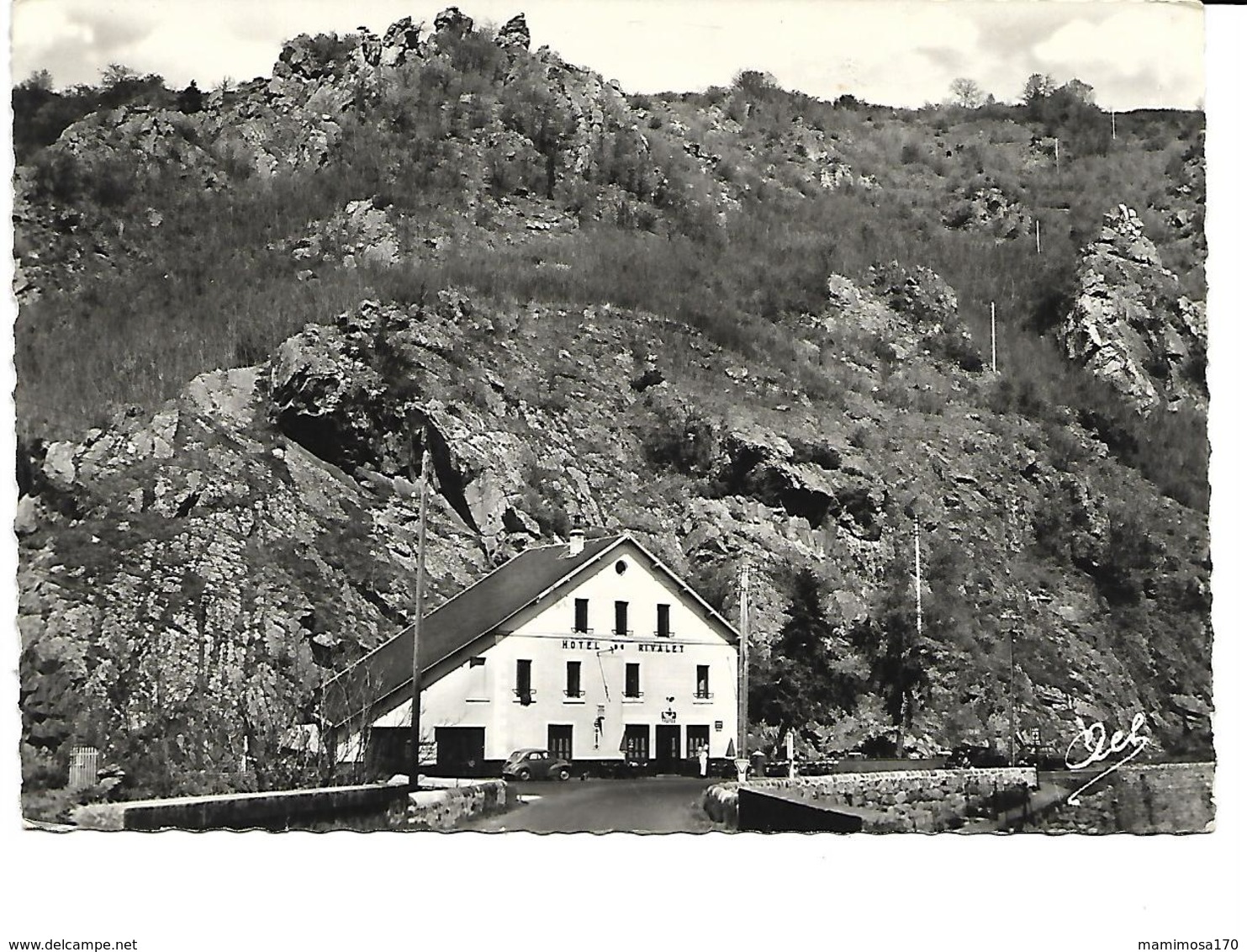 63-MONTAIGUT-le-BLANC-Une Vue De L'Hôtel Du *RIVALET* Dans La Vallée De La COUZE-CHAMBON - Montaigut